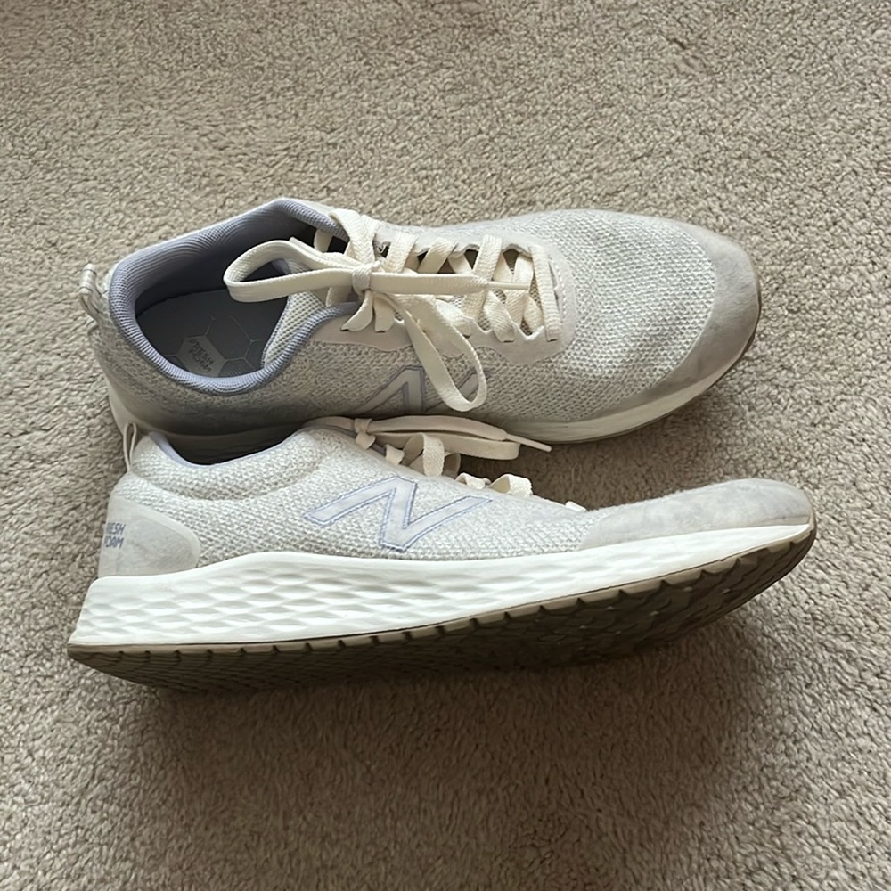 Women’s Cream New Balance Sneaker Size 9.5